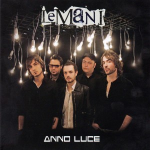 Le_Mani-Anno_Luce-Frontal-300x300.jpg